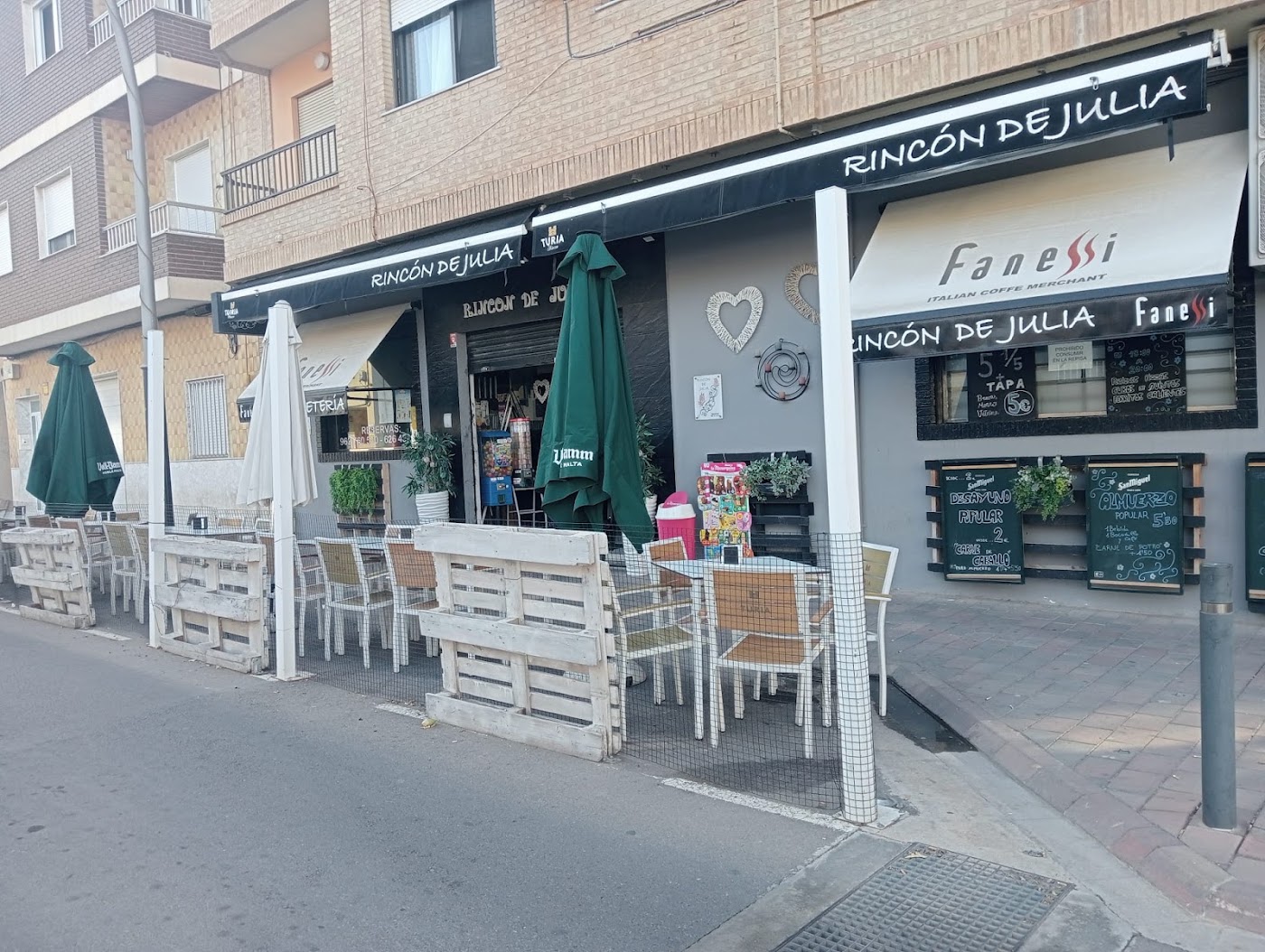 Terraza de Rincón de Julia en la calle